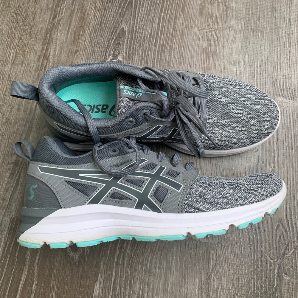 Running shoes